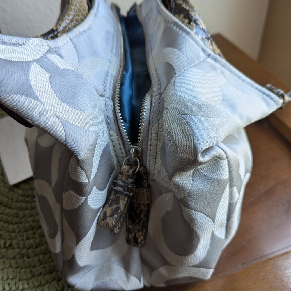 Vintage Coach A1273-17689 Madison OP Art Sateen Maggie Shoulder Bag Y2K Fashion - Picture 4 of 11